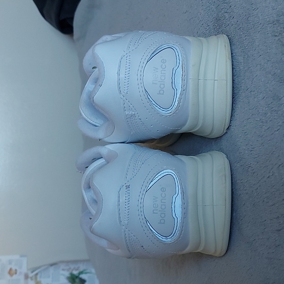 White New Balance shoes - Picture 2 of 4